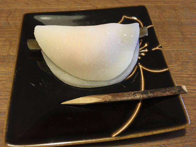花びら餅 磯子 風月堂 愚昧親爺記 ちぎれ雲きょうはどこへ行くのやら 花びら餅 磯子 風月堂 愚昧親爺記 ちぎれ雲きょうはどこへ行くのやら