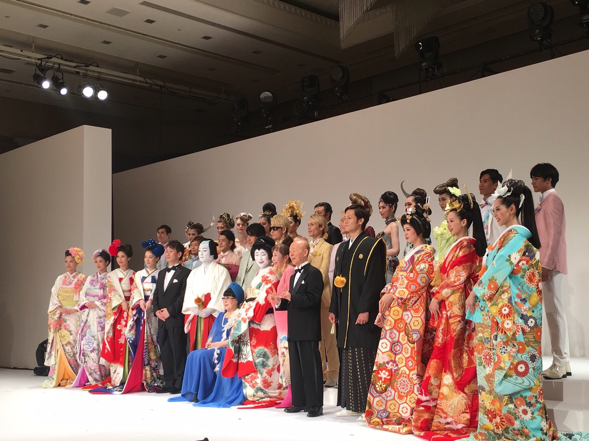 パリ・モードの舞台裏 LES COULISSES DE LA MODE 展覧会カタログ