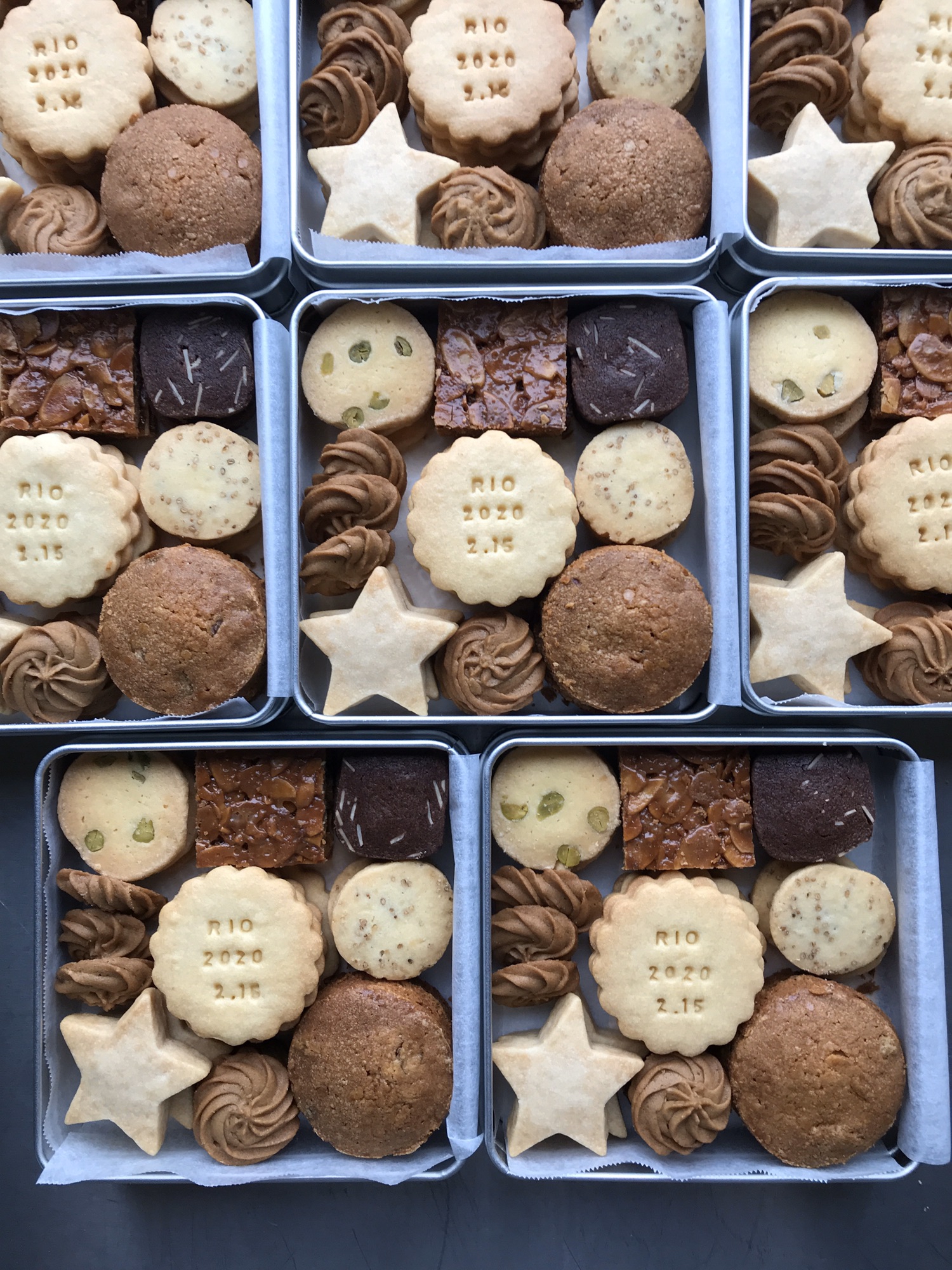 イラストレーター Spin クッキー缶空き缶4個 セット