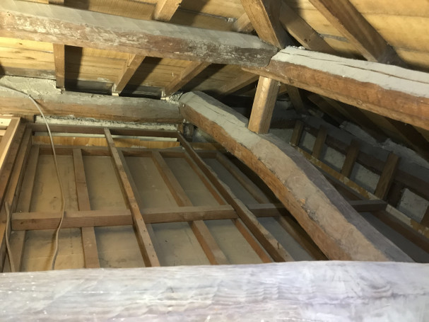 天井裏の掃除 倉敷市真備町の大工が建てる もりしげ建築工房 新築 リフォーム 天井裏の掃除 倉敷市真備町の大工が建てる もりしげ建築工房 新築 リフォーム