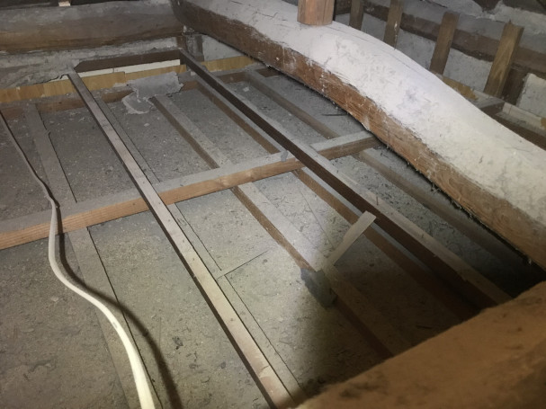 天井裏の掃除 倉敷市真備町の大工が建てる もりしげ建築工房 新築 リフォーム 天井裏の掃除 倉敷市真備町の大工が建てる もりしげ建築工房 新築 リフォーム