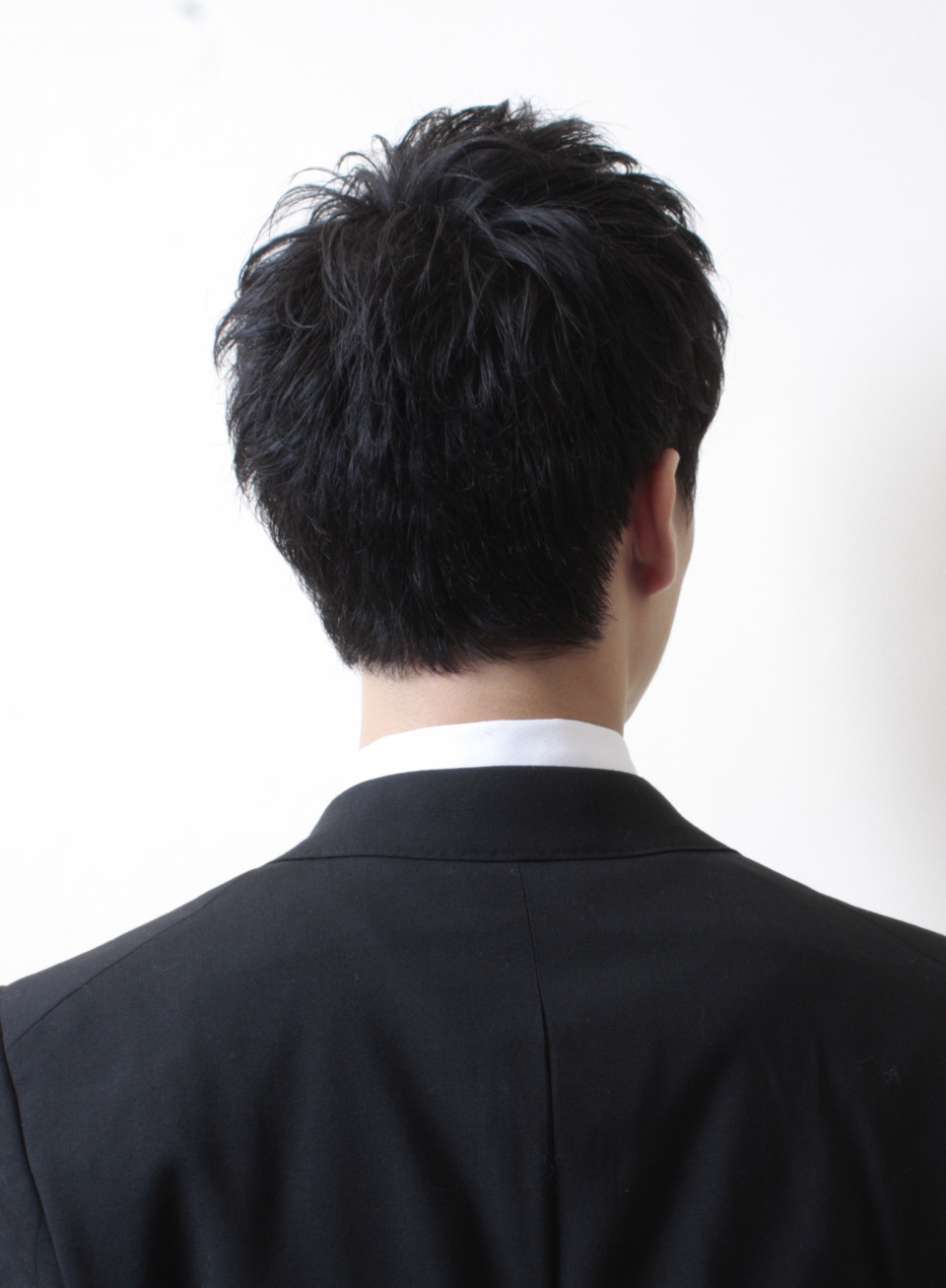 前髪を立ち上げ額を出すことで好印象なビジネスヘアに Hair Stylist Shunsuke Matsuoka