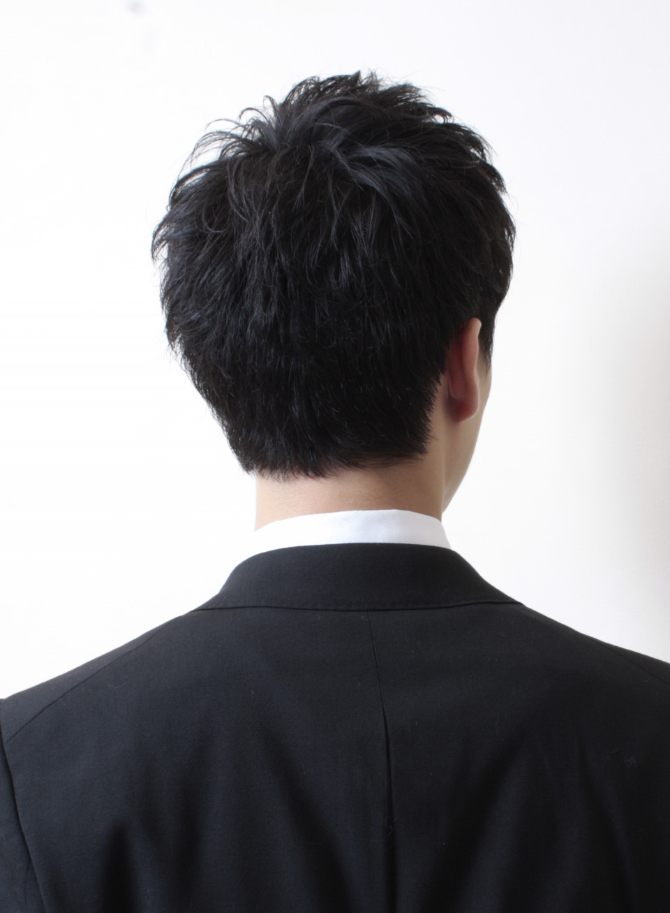 前髪を立ち上げ額を出すことで好印象なビジネスヘアに Hair Stylist Shunsuke Matsuoka 前髪を立ち上げ額を出すことで好印象なビジネスヘアに Hair Stylist Shunsuke Matsuoka