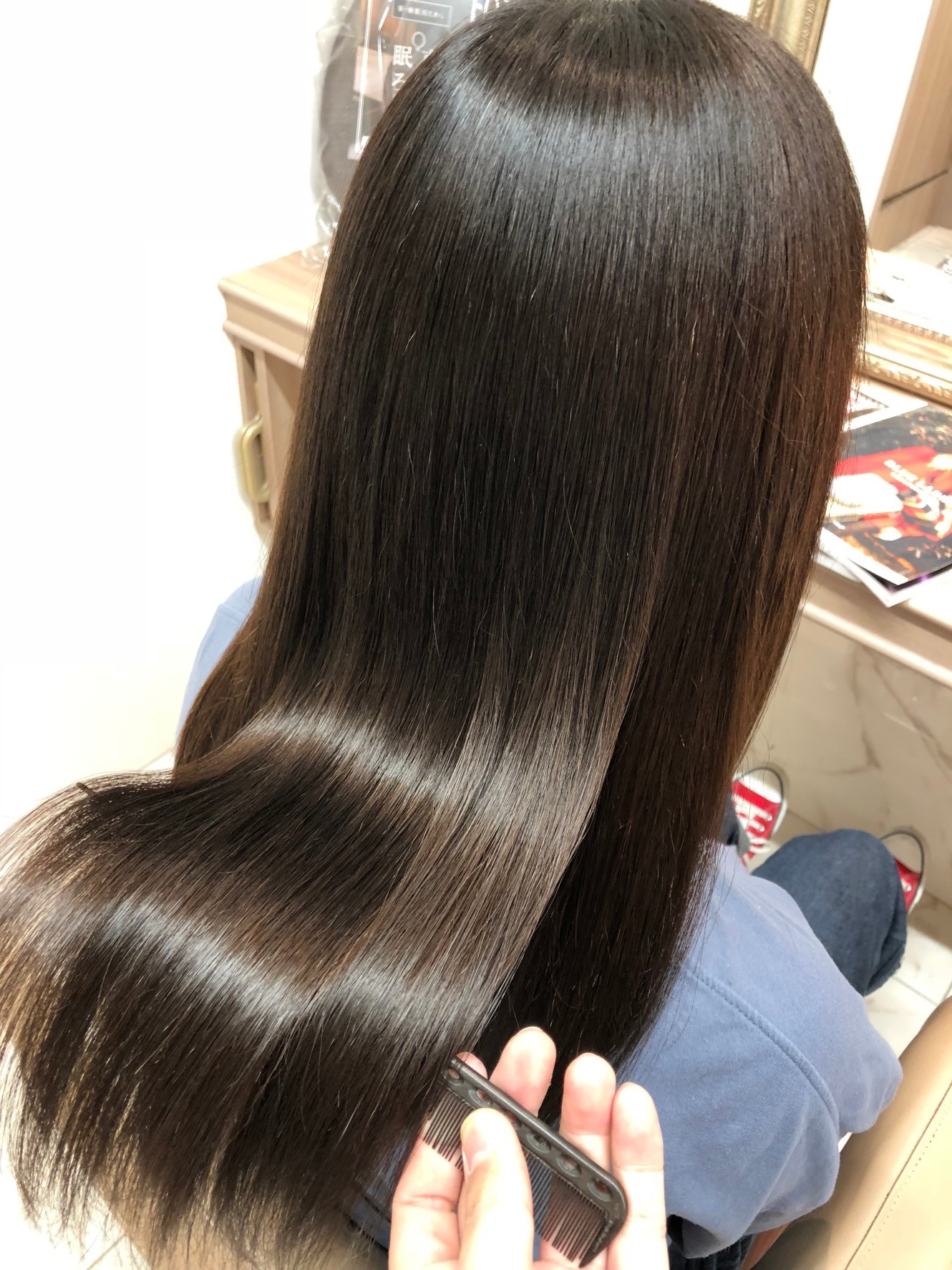 縮毛矯正でツヤを出すには？ | 美容室 Ash 市が尾店 ブログ