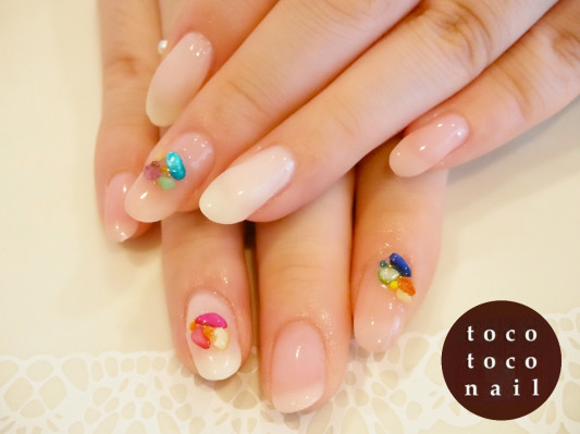 カラフルストーン ジェルネイル Tocotoco Nail