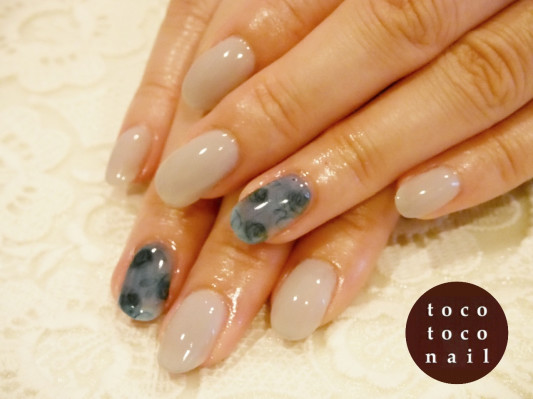 水彩フラワーネイビー ジェルネイル Tocotoco Nail