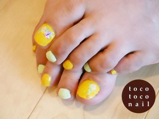 イエロー フットネイル Tocotoco Nail