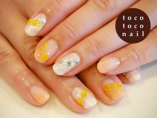 グラデ ビタミンカラーフラワー ジェルネイル Tocotoco Nail