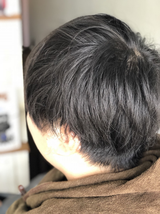 綺麗なアッシュグレー 暗め メンズ 最高のヘアスタイルのアイデア