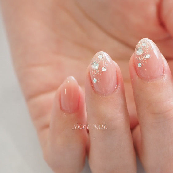 人気の スワロフスキーデザイン Next Nail 大人の女性の為の シンプル専門サロン
