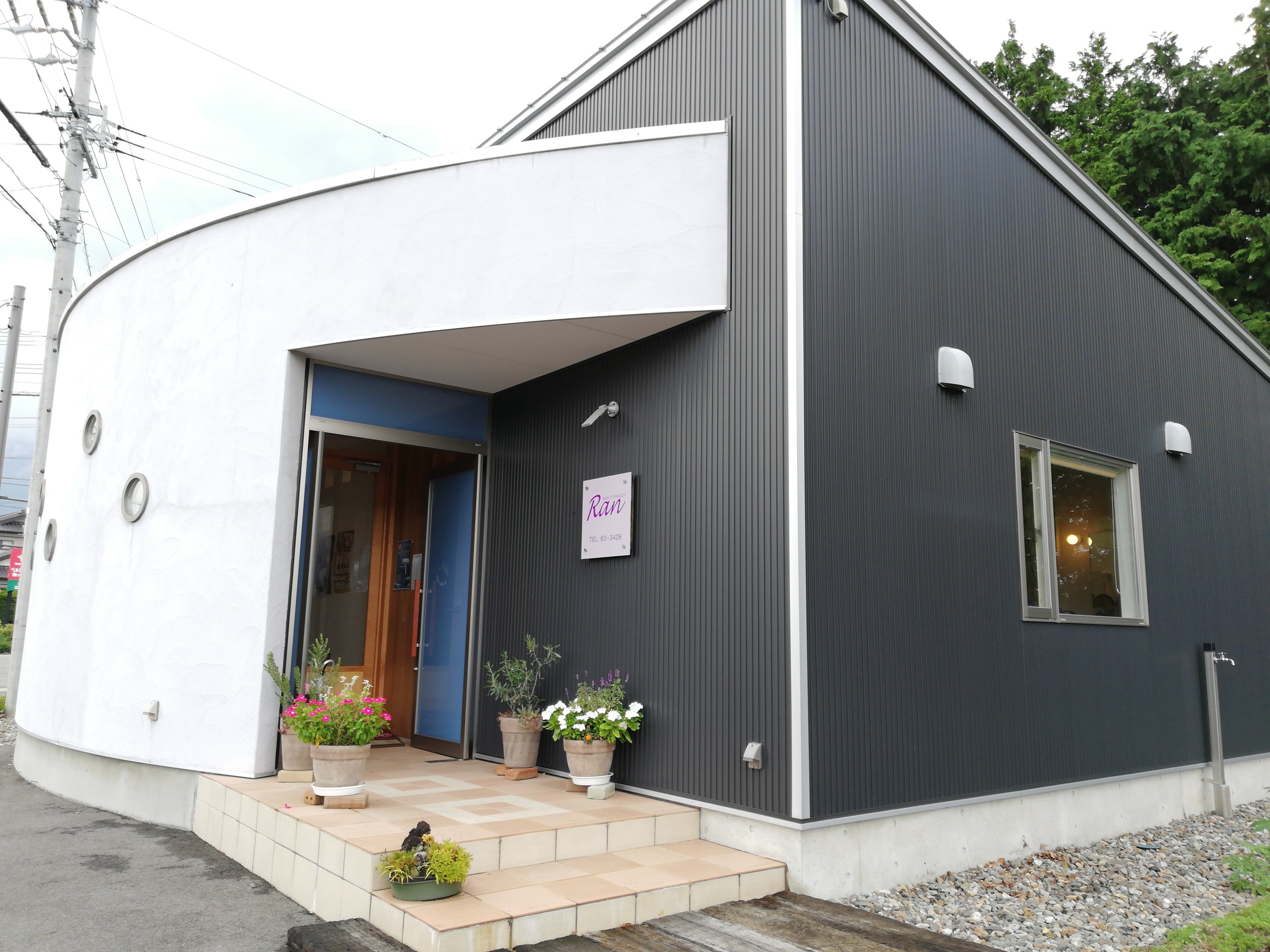 SALONの外観