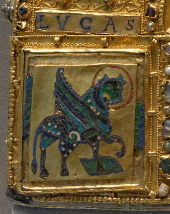 福音書記者ルカの象徴は翼のある牡牛。 | 名画を読み解く