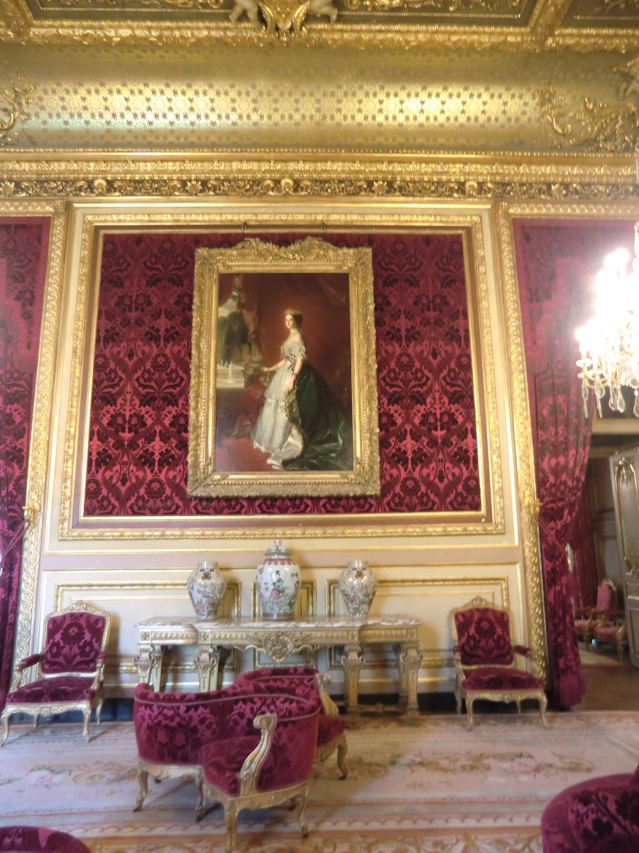 こちらはナポレオン3世の奥さんウジェニー。 名画を読み解く