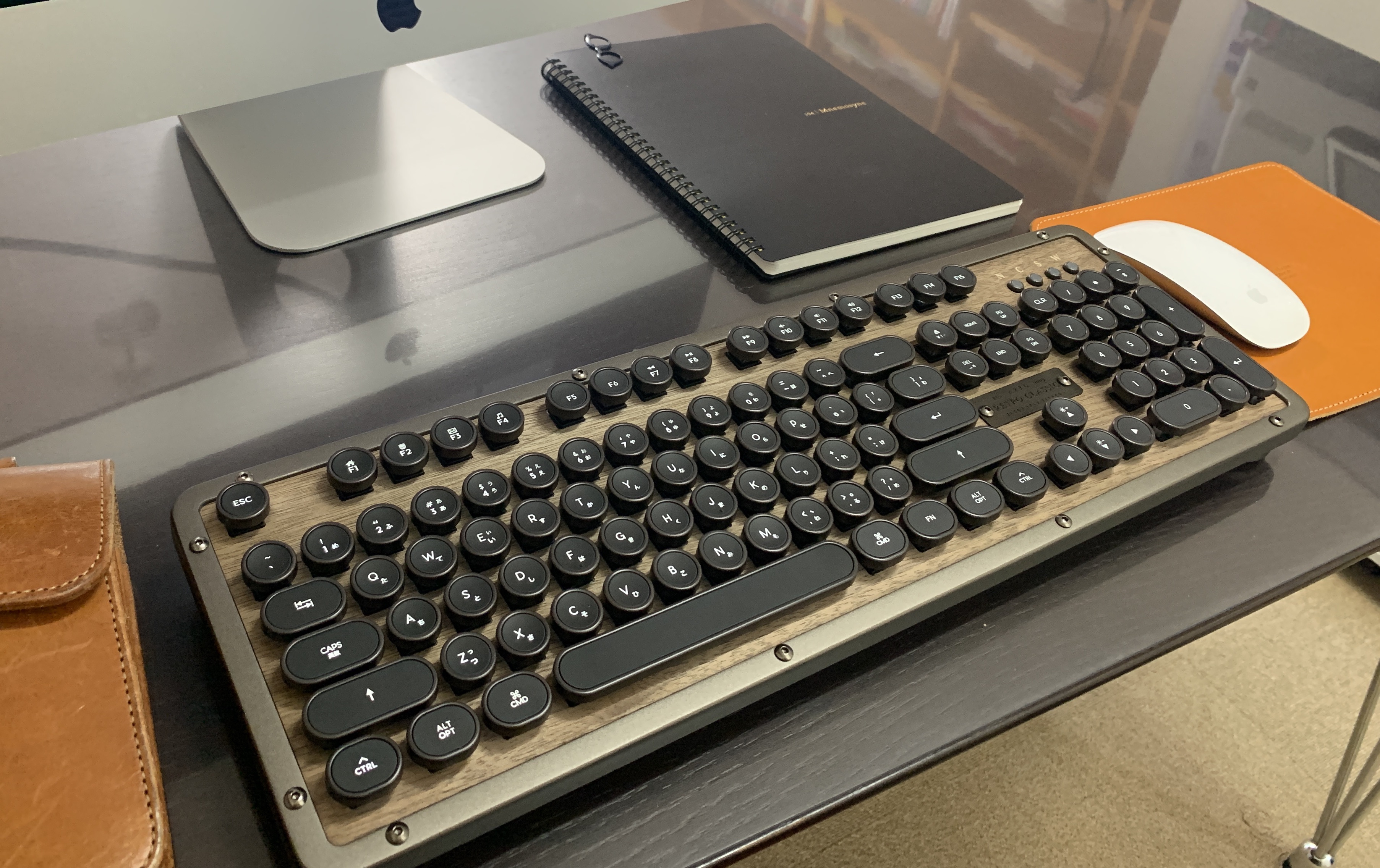 タイプライター風オシャレキーボードAZIO(エイジオ)レトロクラシックを