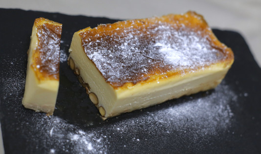 はちみつナッツの半熟チーズケーキ Foodcoordinator Asuka はちみつナッツの半熟チーズケーキ Foodcoordinator Asuka