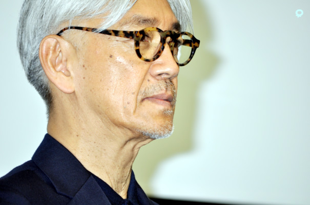 坂本龍一が語った映像と音の関係 音楽の文法を壊していきたい と Fphime 報道府