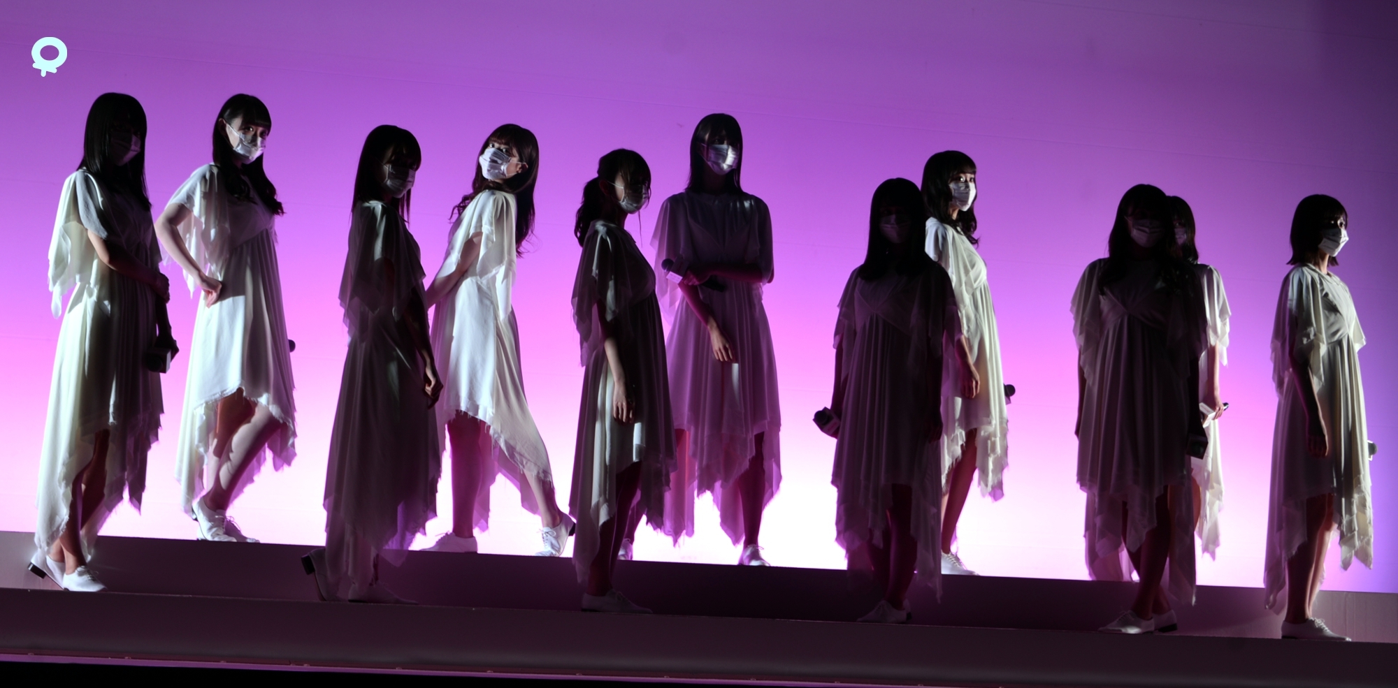 三次元マスク×欅坂46、CM着用のエアリーな純白ドレスで登壇 FPhime／報道府