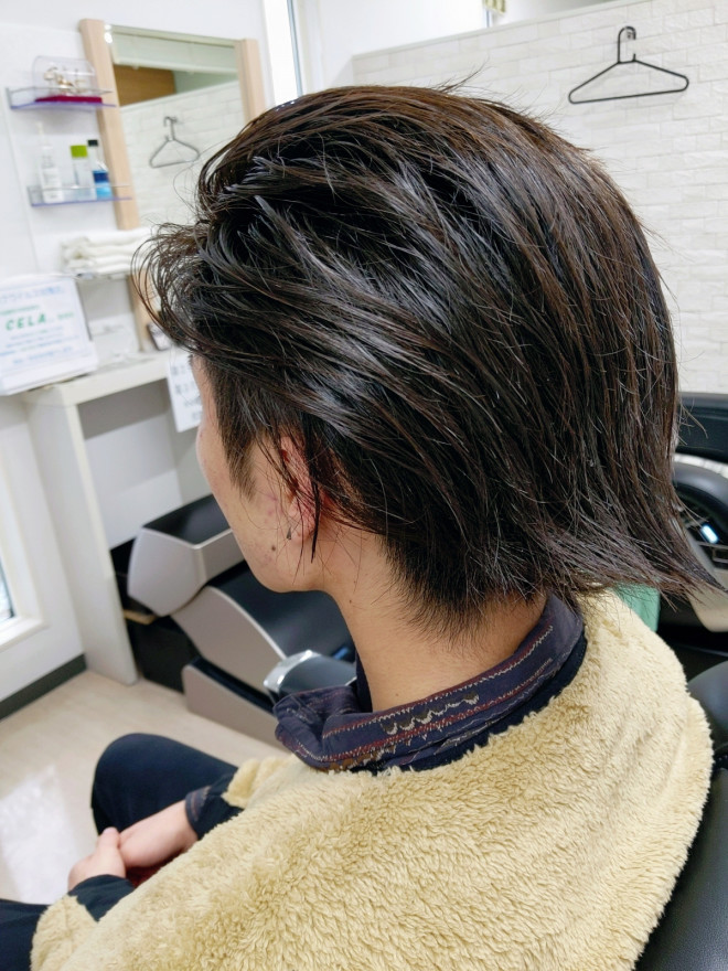 髪を伸ばす途中も パーマでオシャレを忘れずに 女性理容師みゆき