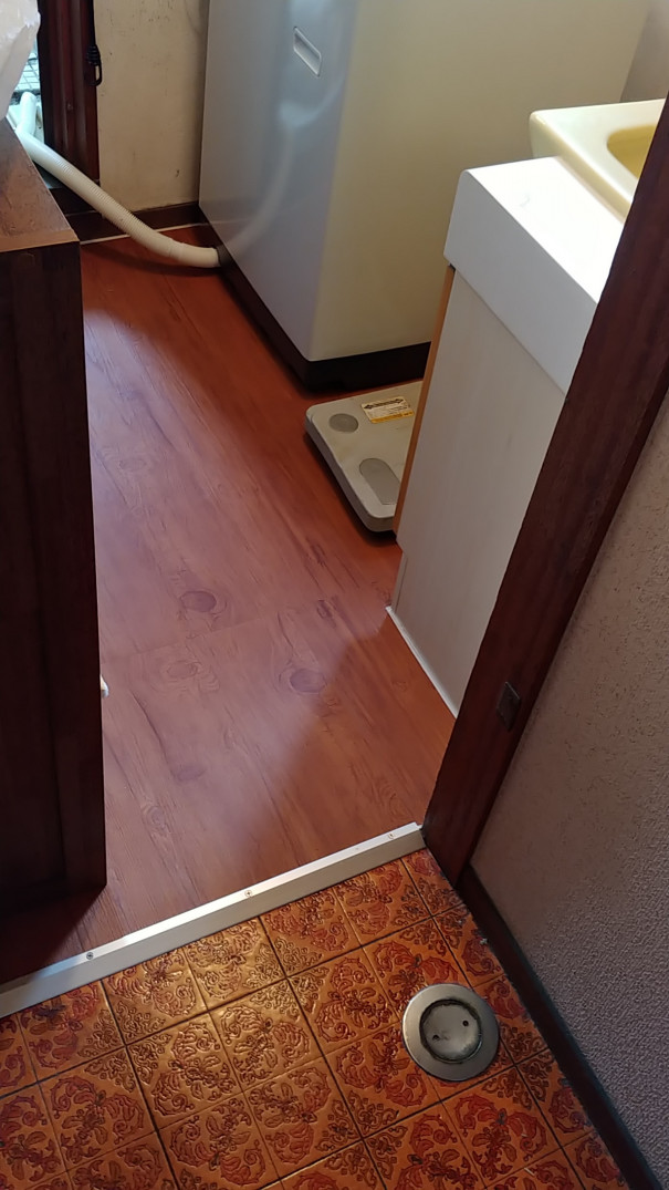 床貼り替え工事 脱衣洗面所 S Ktrans 床貼り替え工事 脱衣洗面所 S Ktrans
