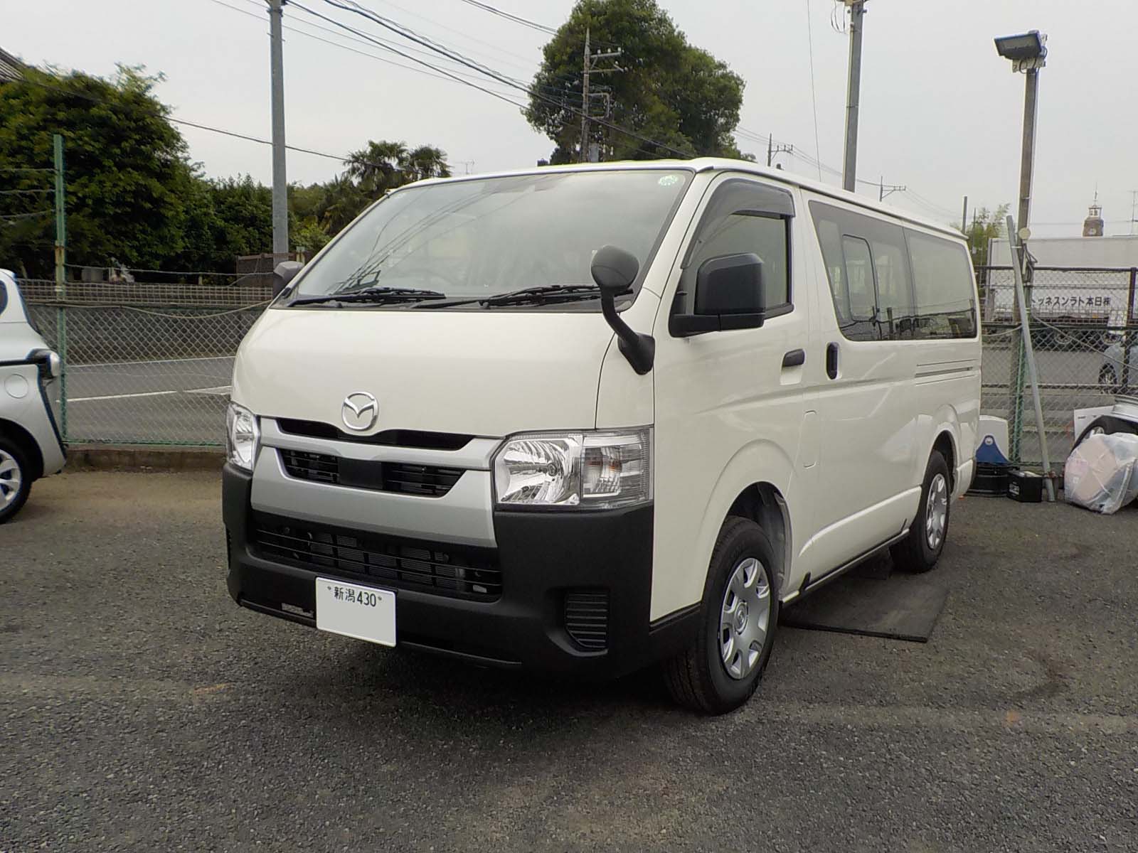 トヨタ・ハイエース専門店『ハイエースワールド』の販売・構造