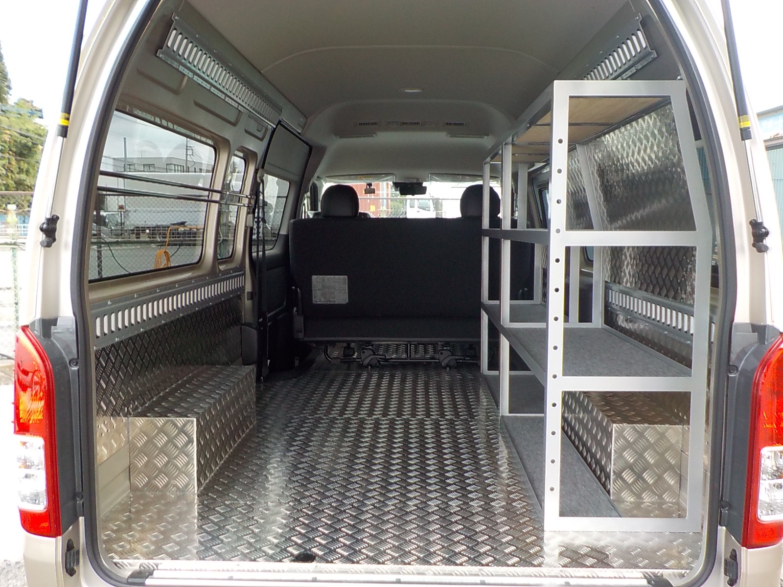 200系 ハイエース 荷室改