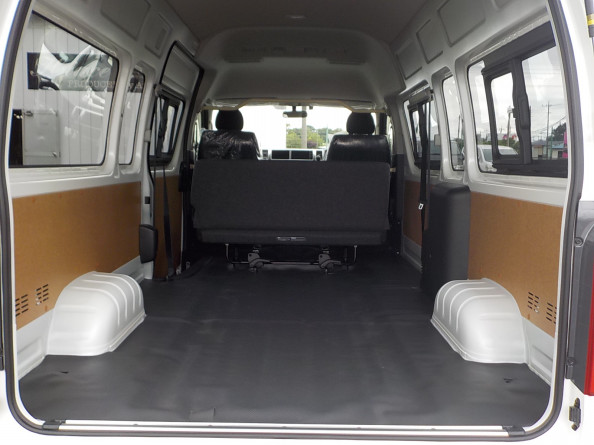 ハイエース キャンパー特装 Trh221k 2人 5人乗り 2列シート構造変更 新車コンプリート 21 06 トヨタ ハイエース専門店 ハイエースワールド の販売 構造変更 定員変更 カスタム キャンピングカー製作情報