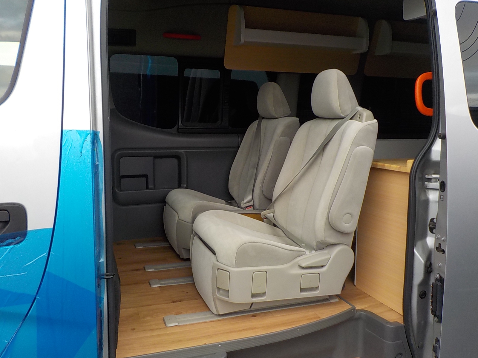 NV350キャラバン CS4E26 キャンピングカー 5人乗りキャプテンシート