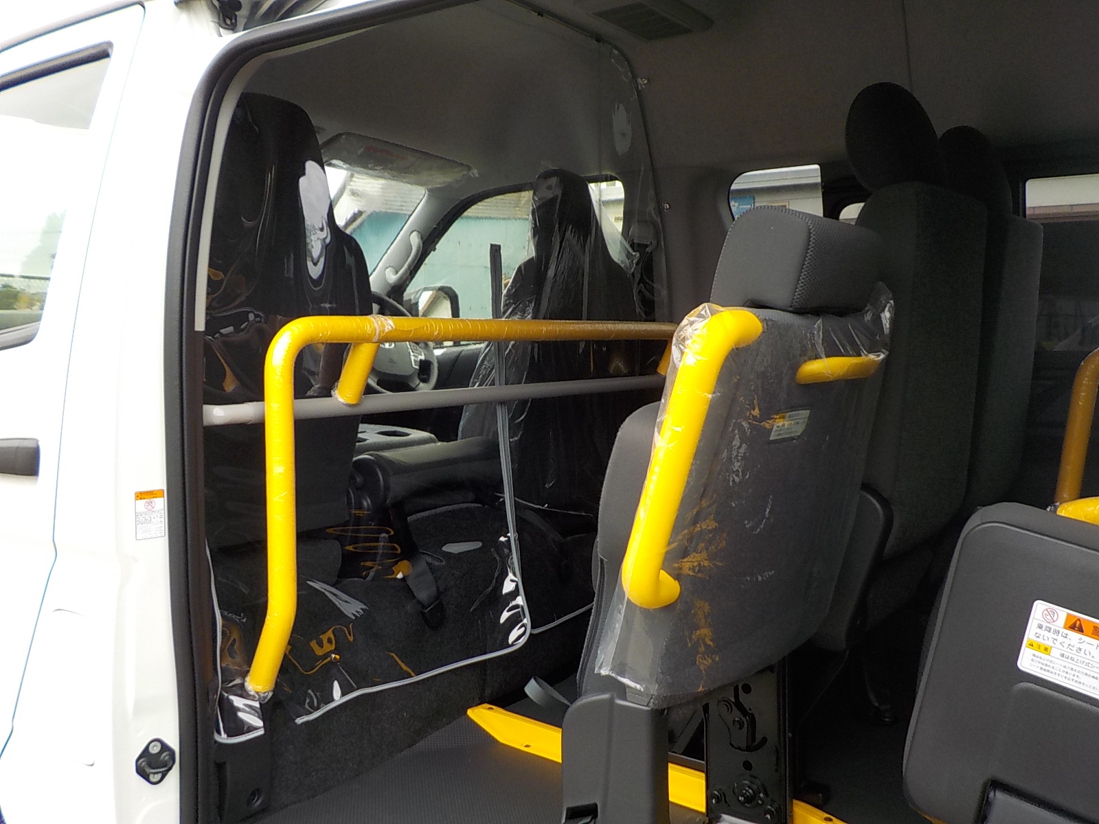 ハイエース Trh0k 飛沫感染対策セパレーター取付け 21 10 トヨタ ハイエース専門店 ハイエース ワールド の販売 構造変更 定員変更 カスタム キャンピングカー製作情報