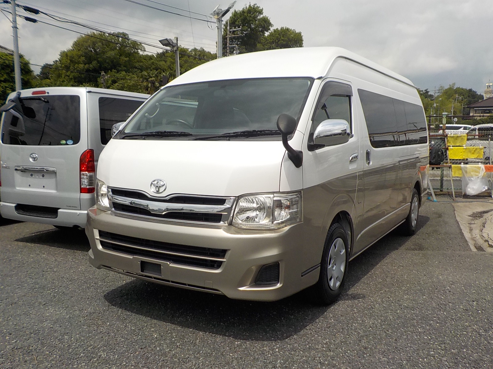 ハイエース グランドキャビン ｔｒｈ２２４ｗ 三重県ｓさま ご注文有難う御座いました 21 06 トヨタ ハイエース専門店 ハイエース ワールド の販売 カスタム事例や入庫情報