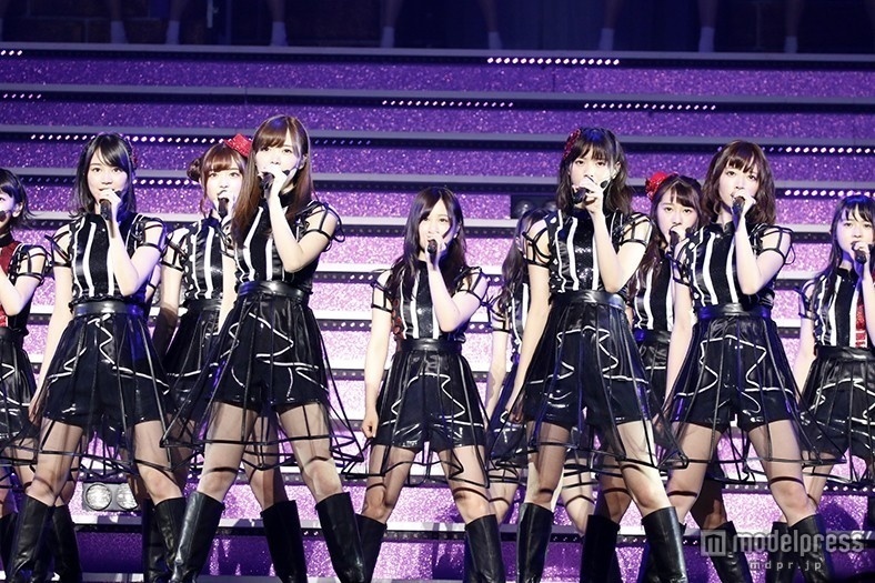 白石麻衣・西野七瀬ら“乃木坂46サンタ”が可愛い！サプライズ発表