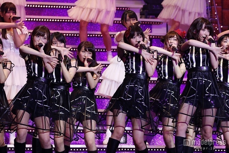 西野、白石などコンプ多数 クリスマスライブ衣装3 白石麻衣・西野七瀬ら“乃木坂46サンタ”が可愛い！サプライズ発表