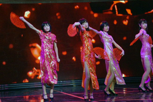 乃木坂46 藤あや子と紅白で 共艷 セクシー衣装で踊る 乃木坂 上り坂 46 乃木坂46 藤あや子と紅白で 共艷 セクシー衣装で踊る 乃木坂 上り坂 46