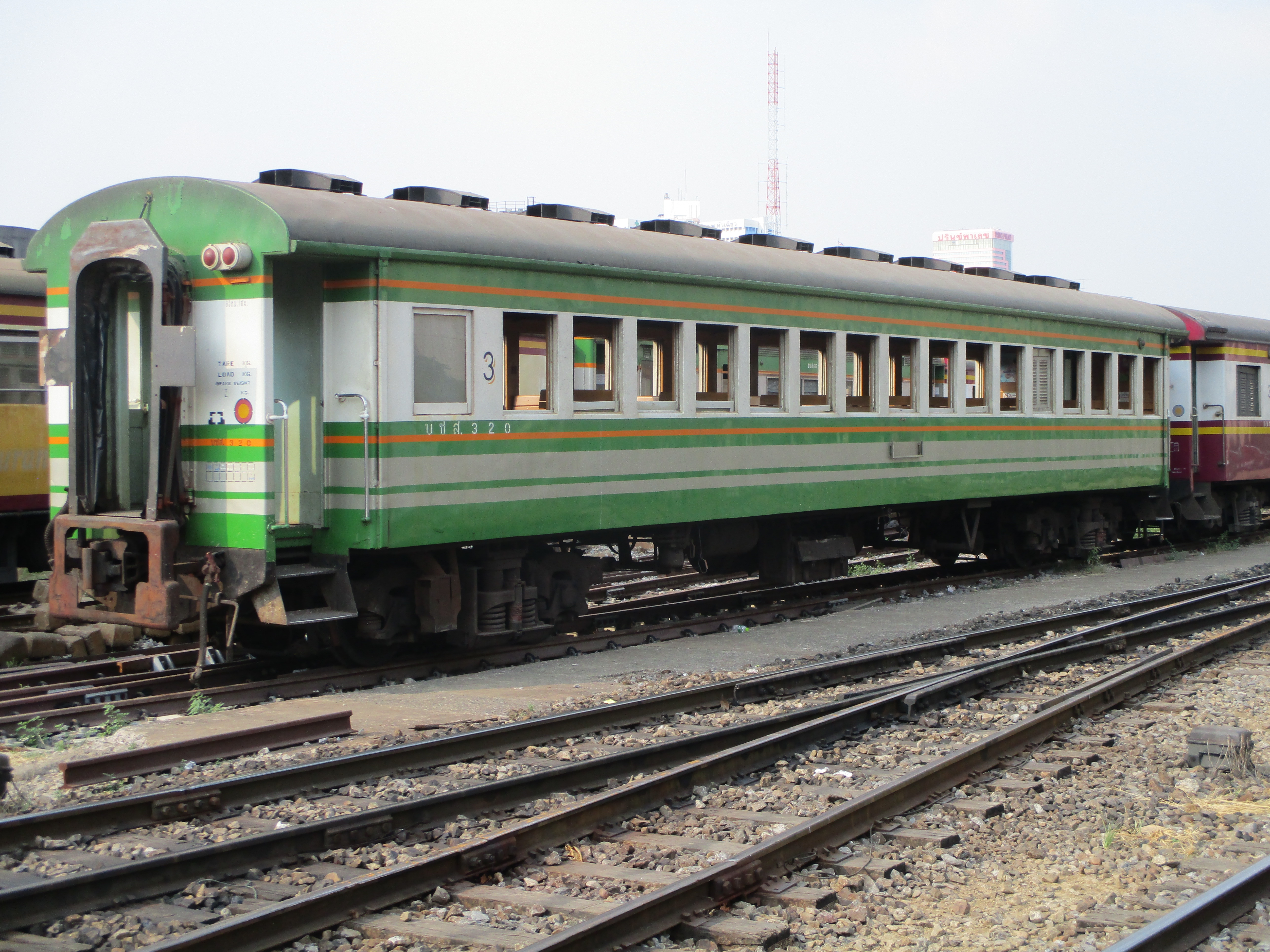 2020年現役！タイ国鉄の古い古い日本製の客車とオーストラリアから移籍の（魔改造）電車型客車。 | 鉄道好き亭主 台鉄からタイ鉄への旅