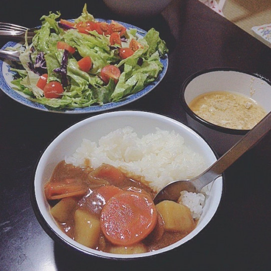 サラダとカレーと卵スープ Potsura