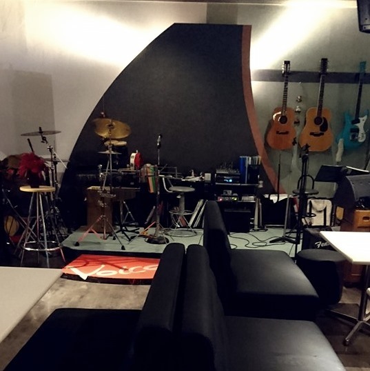 Cafe Live Bar Voice