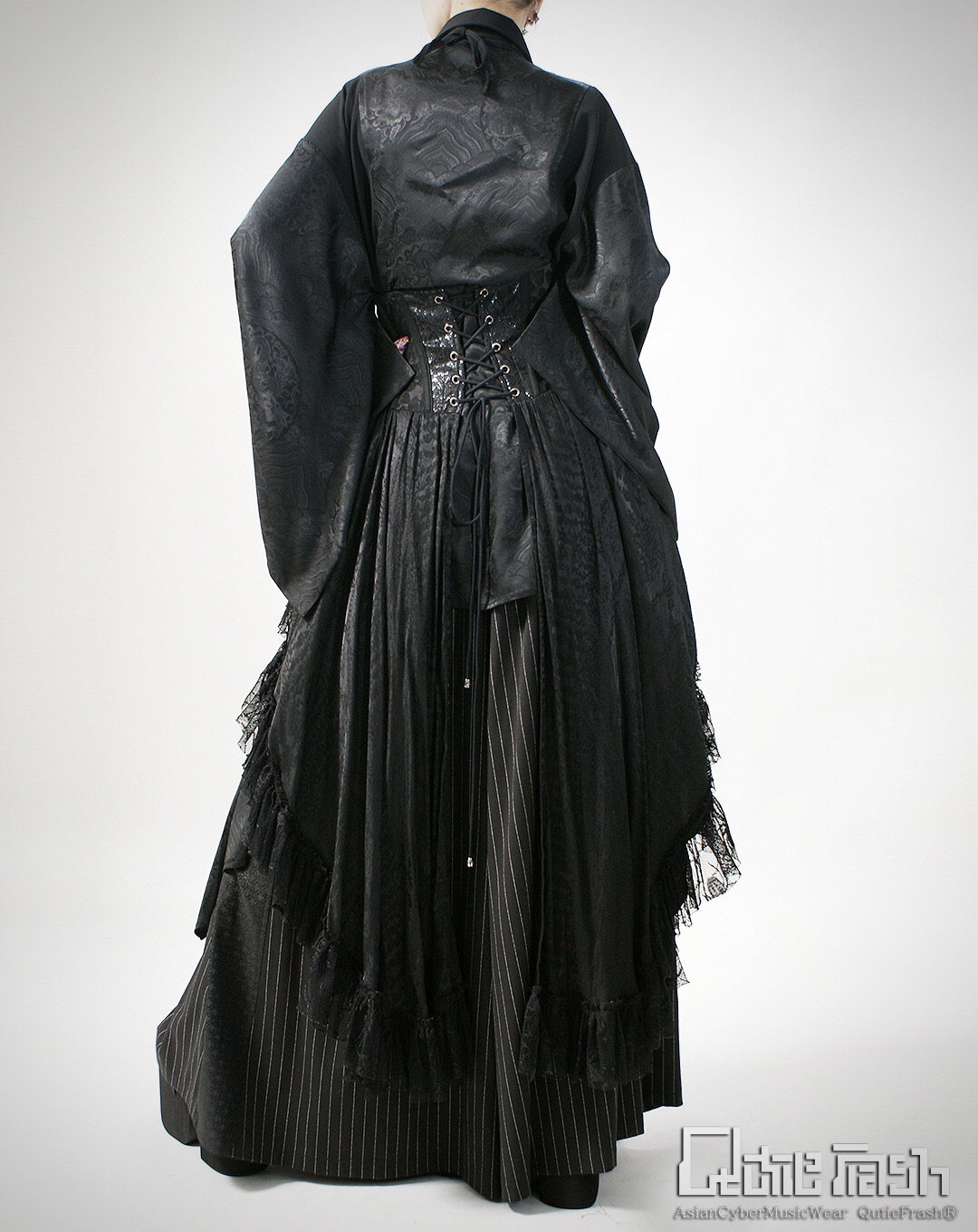 サラッと着るだけでお洒落過ぎるネクタイ付き着物袖ブラウス新