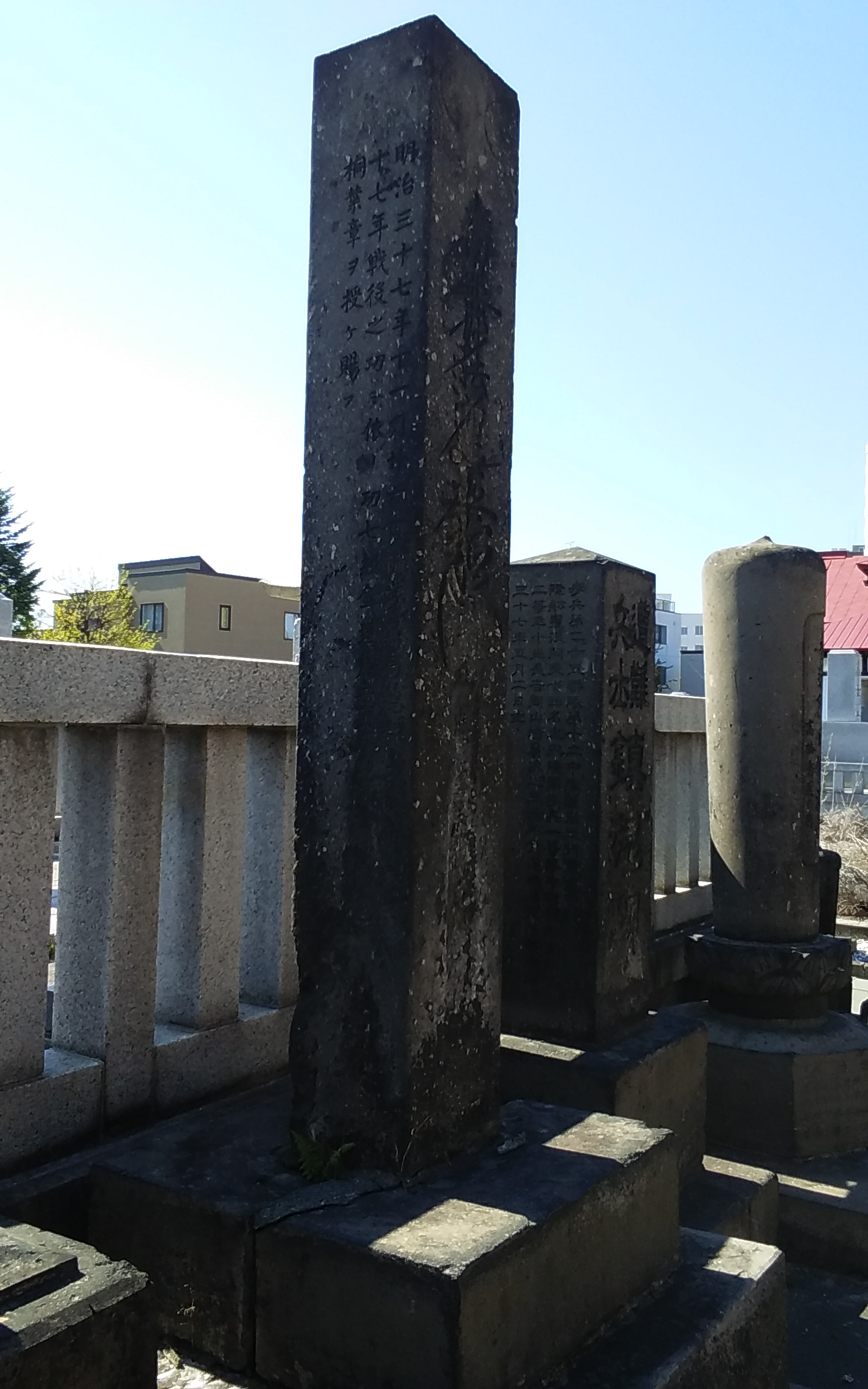 故陸軍歩兵上等兵千田染作慰霊碑」。 | 「歴史のあしあと 札幌の 故陸軍歩兵上等兵千田染作慰霊碑」。 | 「歴史のあしあと 札幌の