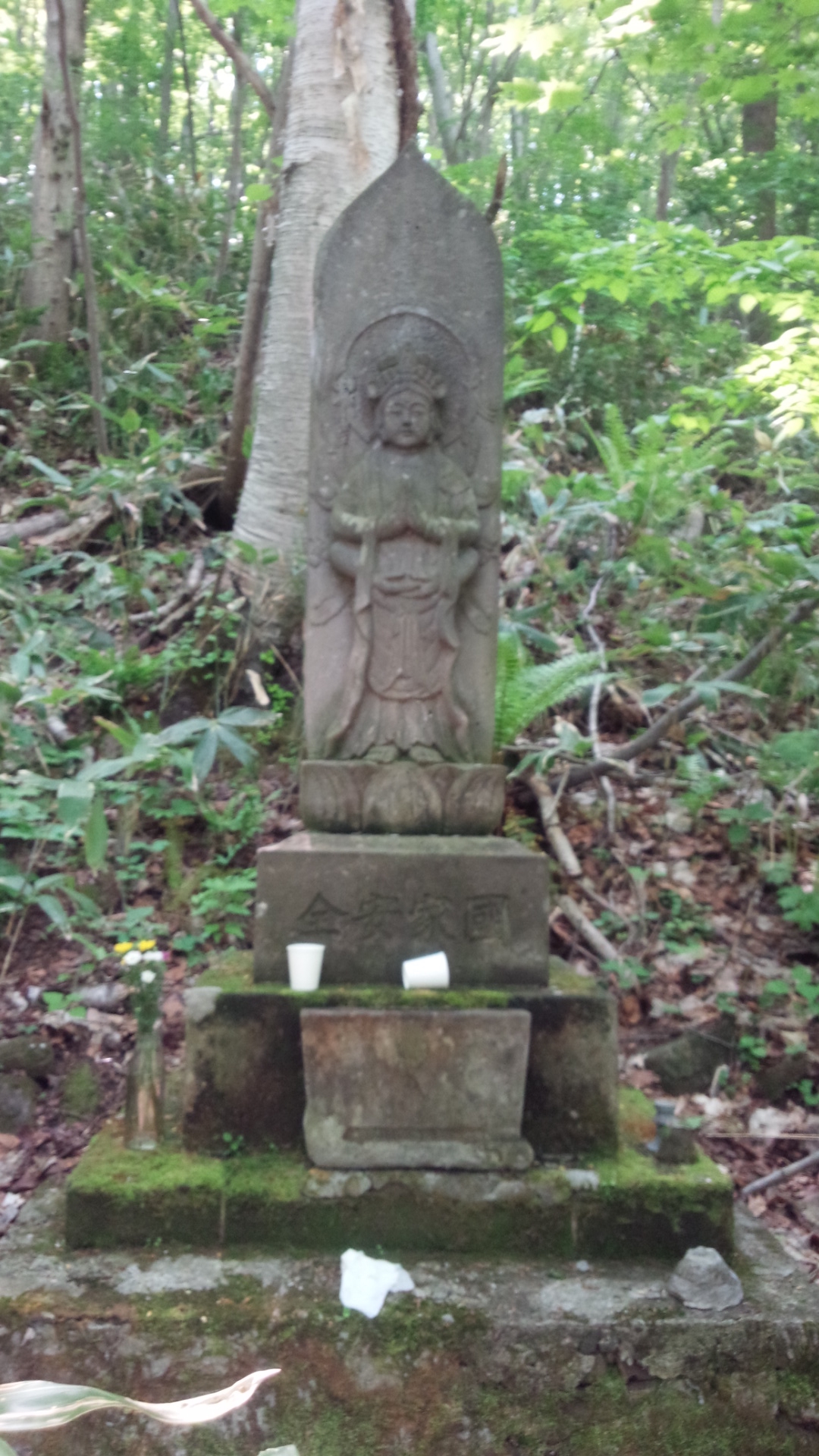 観音菩薩像」。 | 「歴史のあしあと 札幌の碑」（西部版）