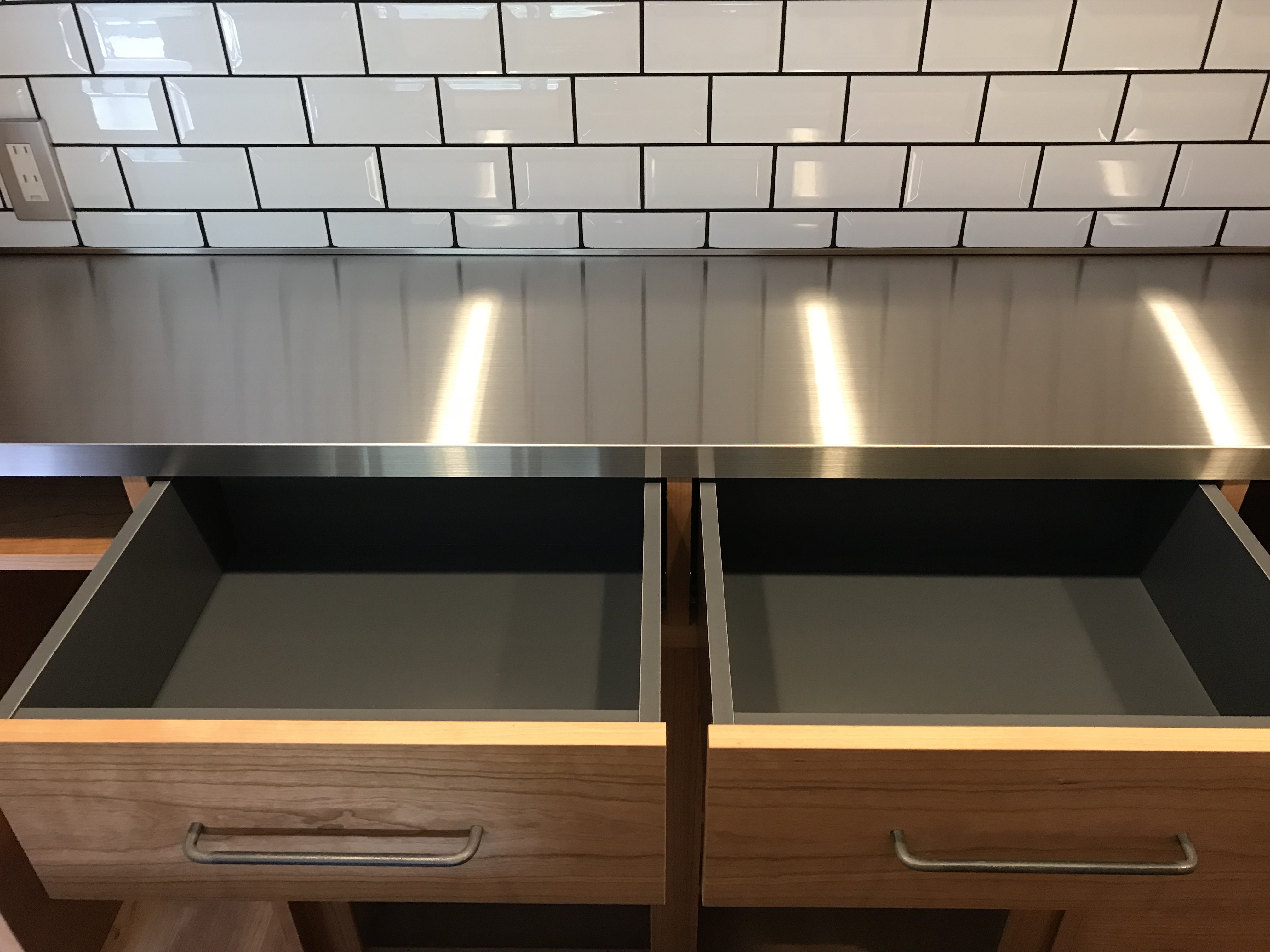 サブウェイタイルを貼った食器棚[兵庫県宝塚市 オーダー家具・食器棚