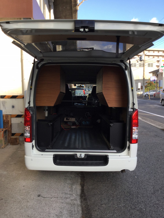 ハイエース車内の吊り収納[神戸市 造作家具・ハイエース] | 家具工房 