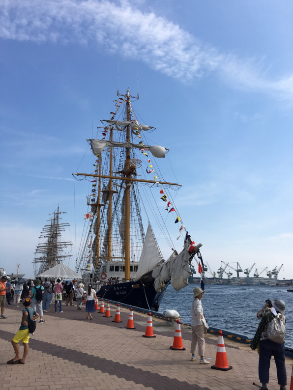神戸風景海王丸 （神戸の街並みと帆船・海王丸（神戸第一突堤より 