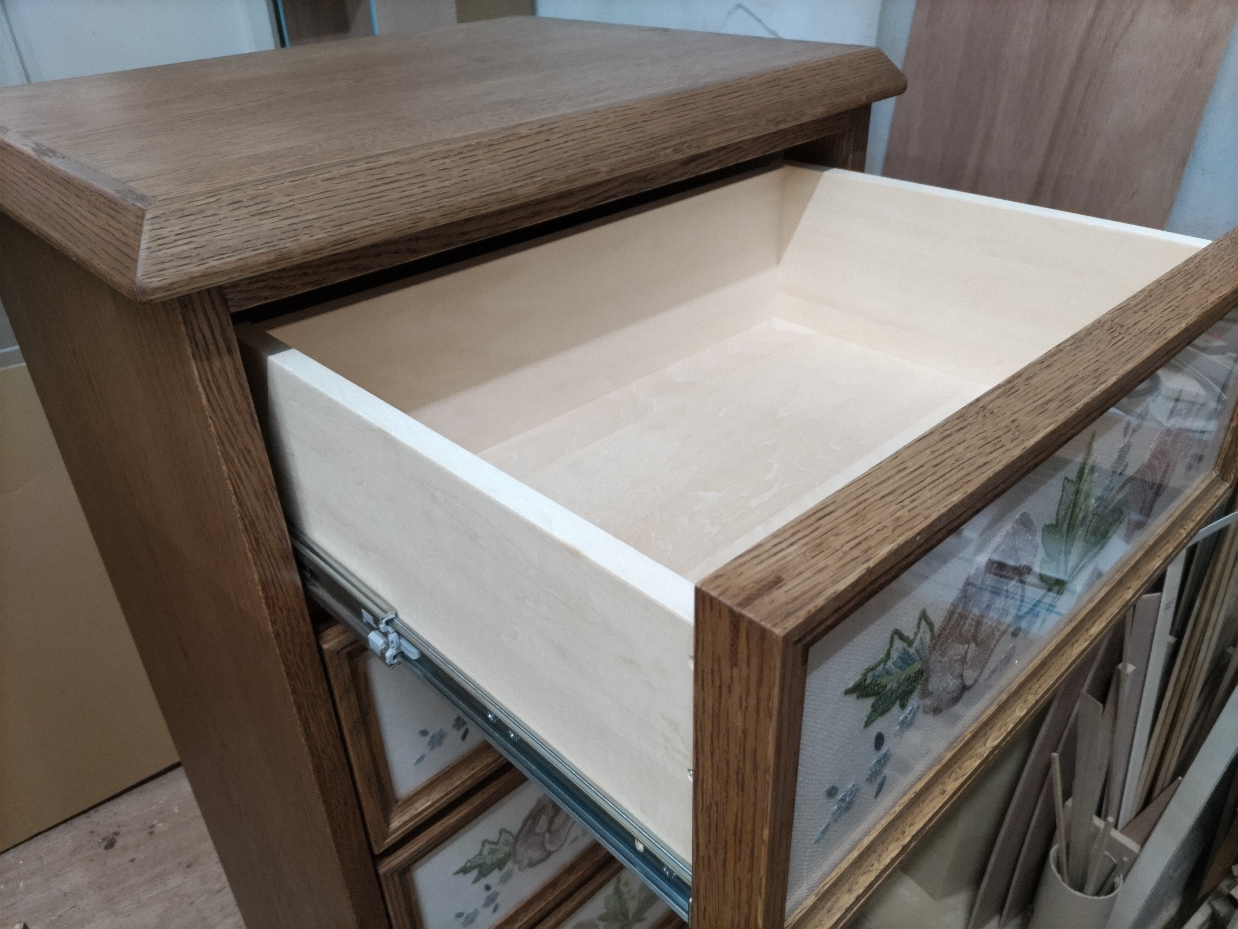 とっておきの刺繍をチェストに｜[神戸市 造作家具・収納] | 家具工房