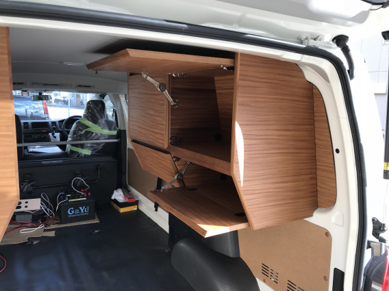 ハイエース車内の吊り収納[神戸市 造作家具・ハイエース] | 家具工房 