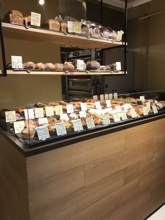 ベーカリー、パンの陳列台とレジカウンター他店内什器[神戸市東灘区 