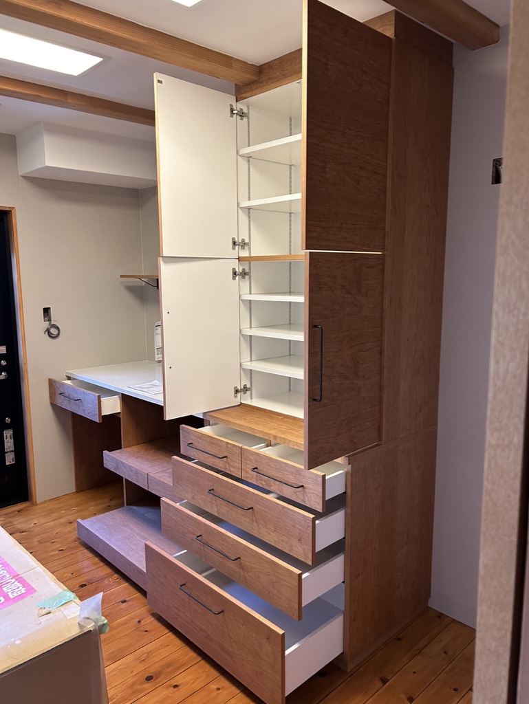 作業スペースと食器棚が一体になったカップボード[西宮市 作業スペースと食器棚が一体になったカップボード[西宮市