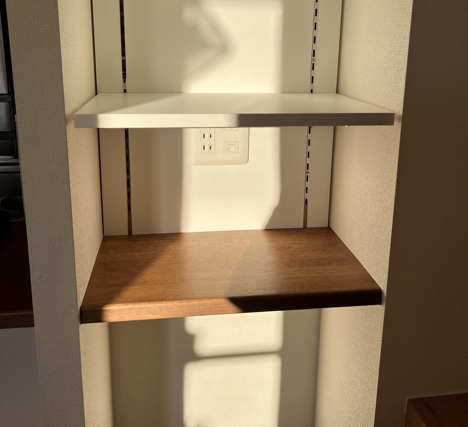 ハンドメイド オーダー造作棚 ニッチスペースに可動の飾り棚 [宝塚市 オーダー家具・棚板