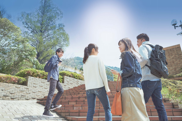 京都橘大学 大学紹介 在学生のメッセージ 夏休みは関西の大学へ行こう