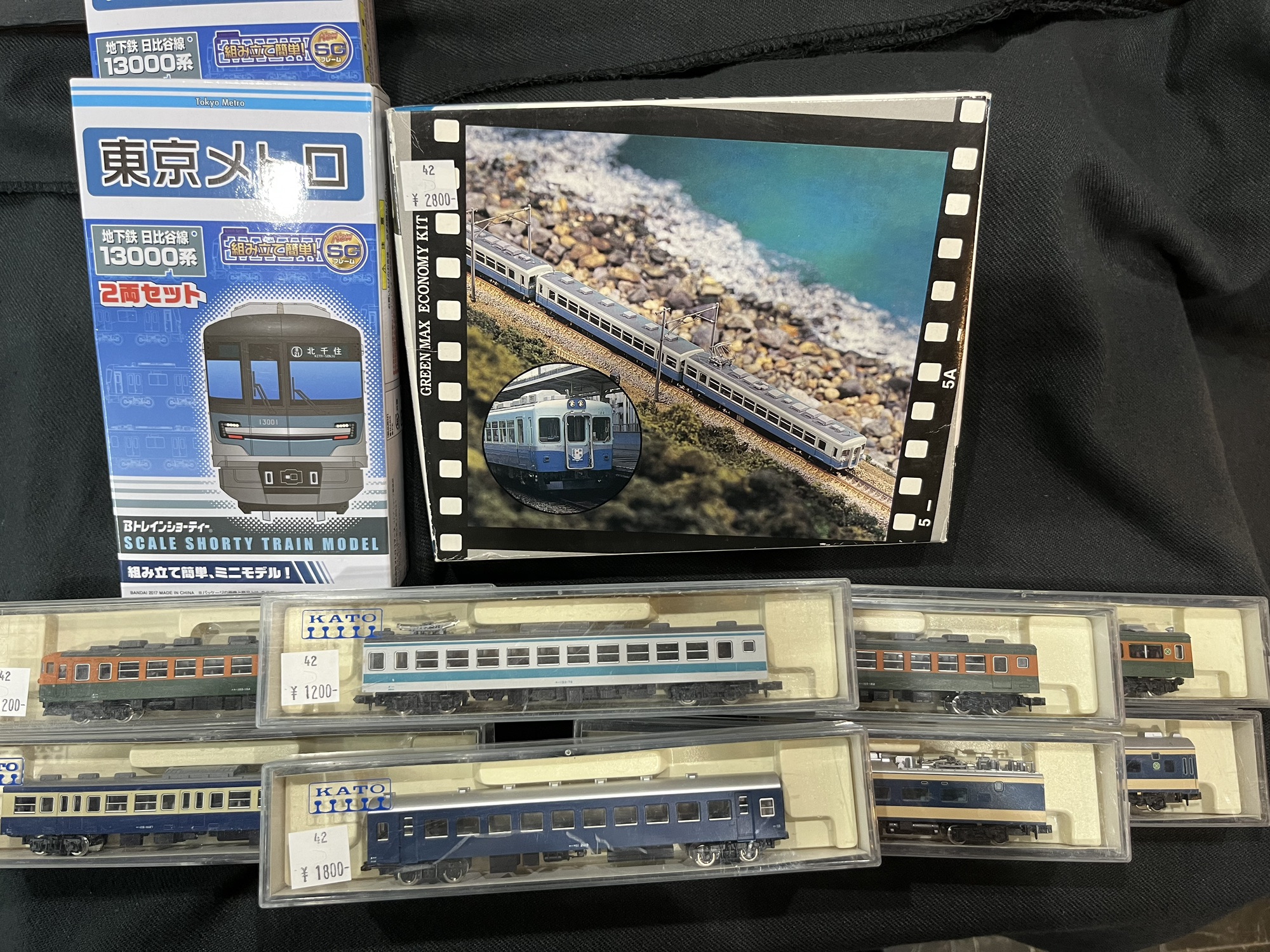 Nゲージ　ジャンク品まとめ売り 車両14両と空ケース２つ Nゲージ ジャンク品まとめ売り 車両14両と空ケース2つ
