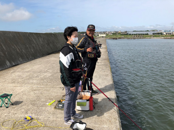 銚子 黒生新堤防での竿出し 千葉県の釣りクラブ 徳釣會のサイトへようこそ