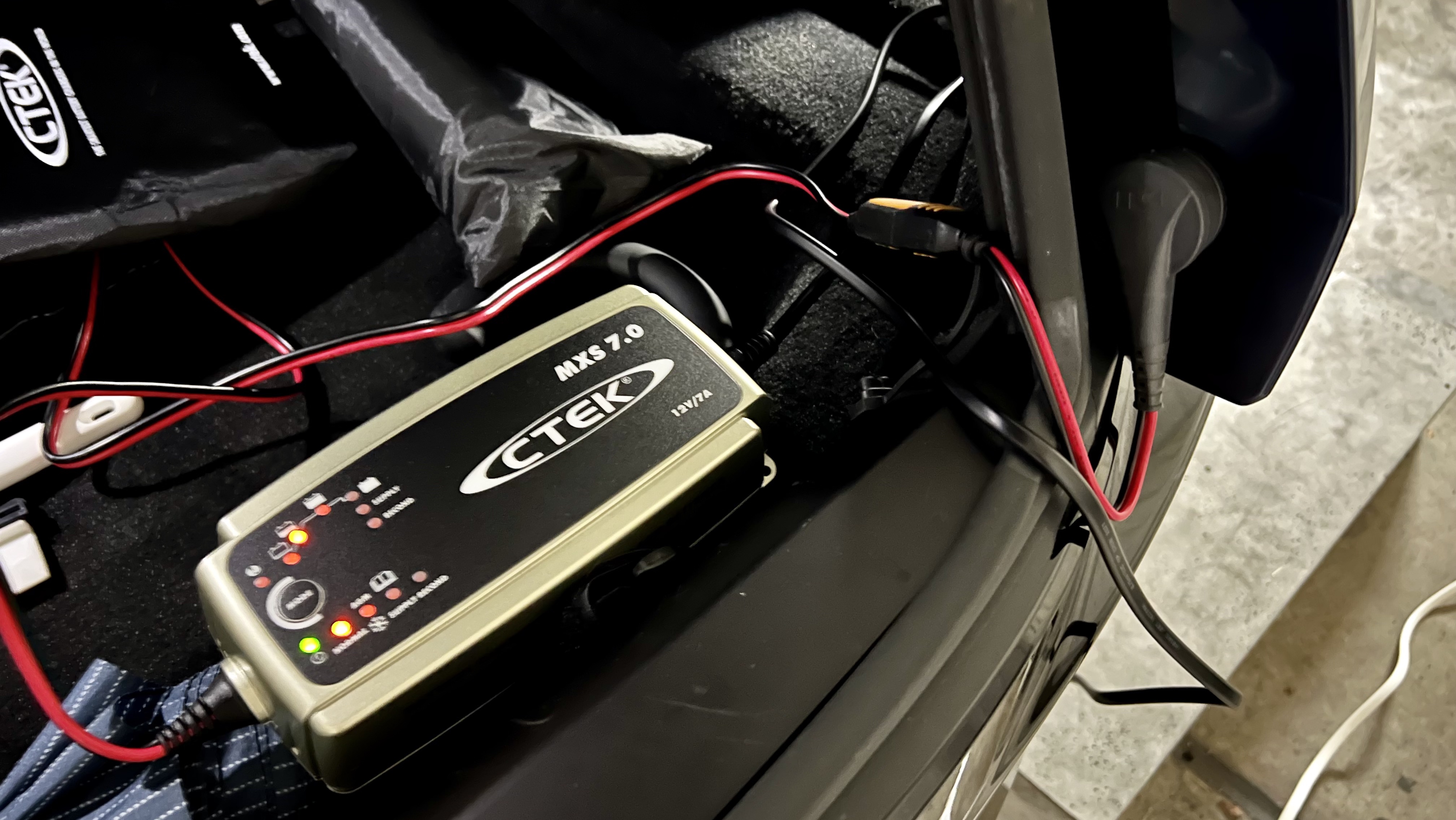 DB11のバッテリーコンディショナー互換品 | Aston Martin DB11 とか